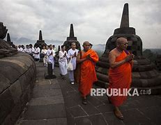 Orang Budha Beribadah Di